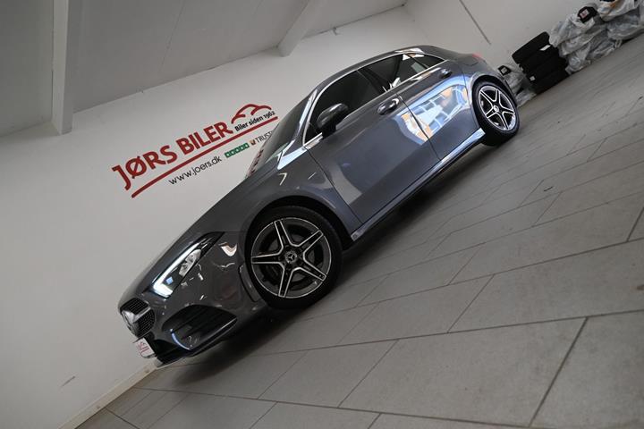 Grå Mercedes A200 fra 2019 set udefra
