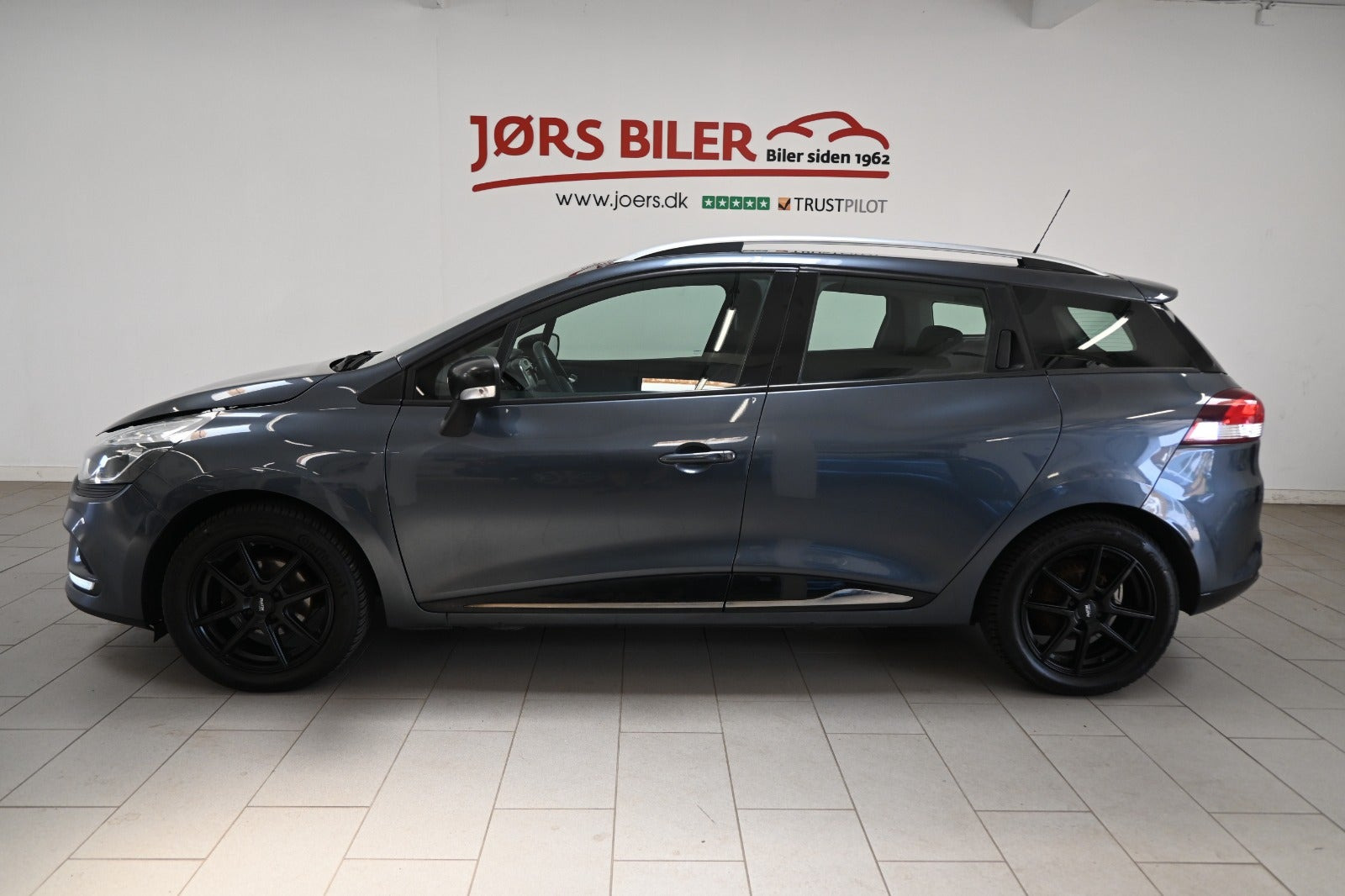 Grå Renault Clio IV fra 2017