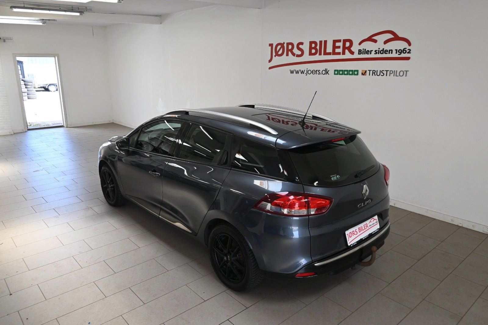 Grå Renault Clio IV fra 2017