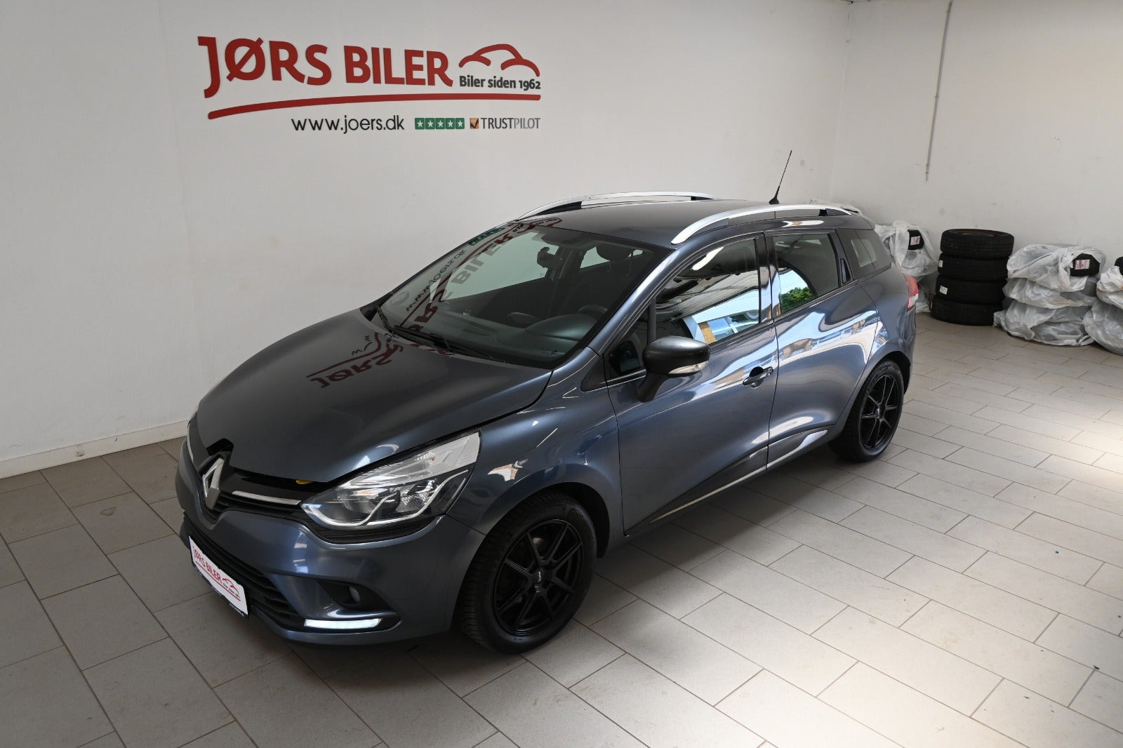 Grå Renault Clio IV fra 2017