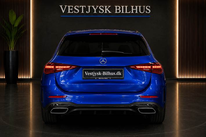 Blå Mercedes C300 e fra 2023