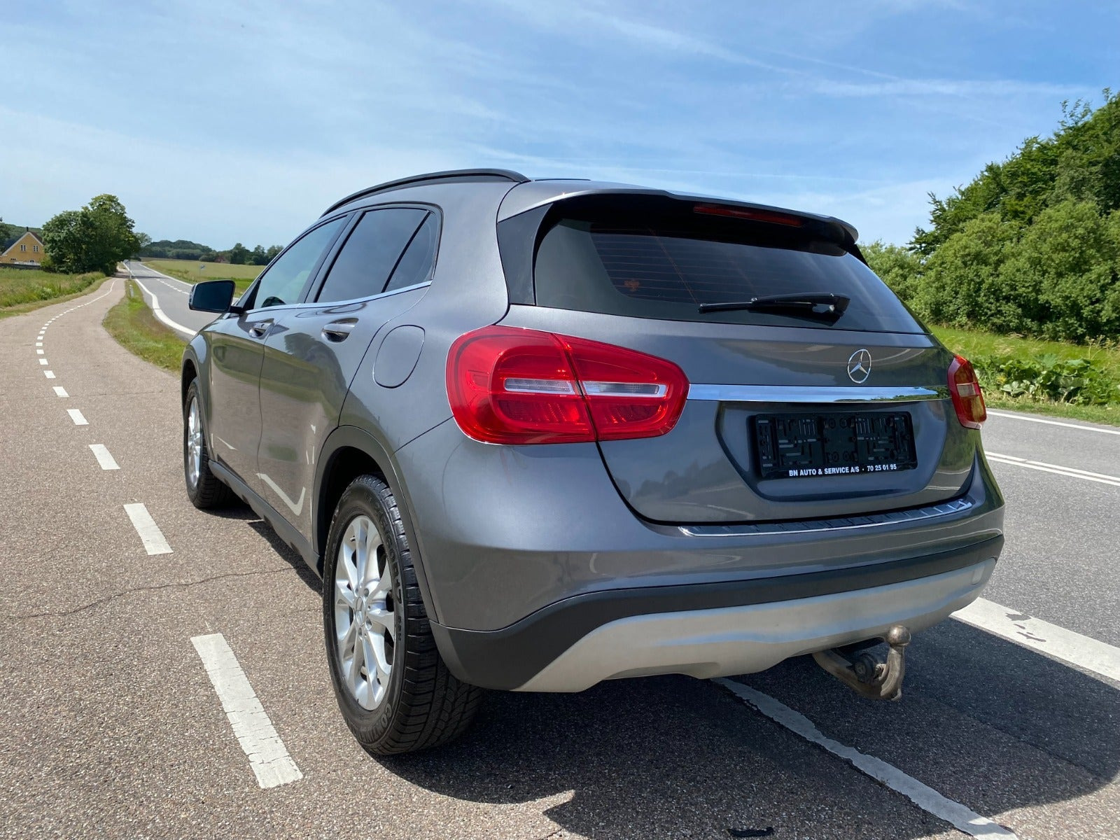 Grå Mercedes GLA250 fra 2015