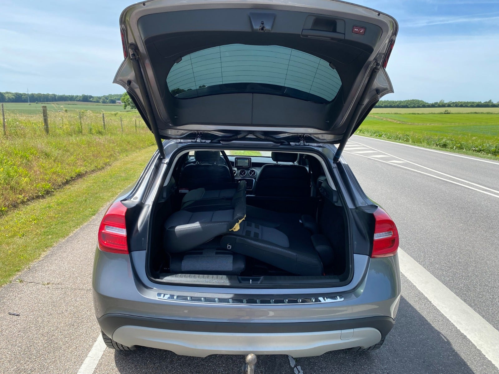 Grå Mercedes GLA250 fra 2015
