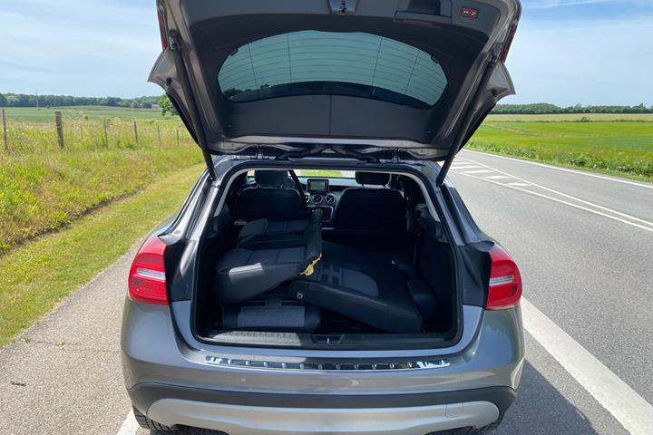 Grå Mercedes GLA250 fra 2015
