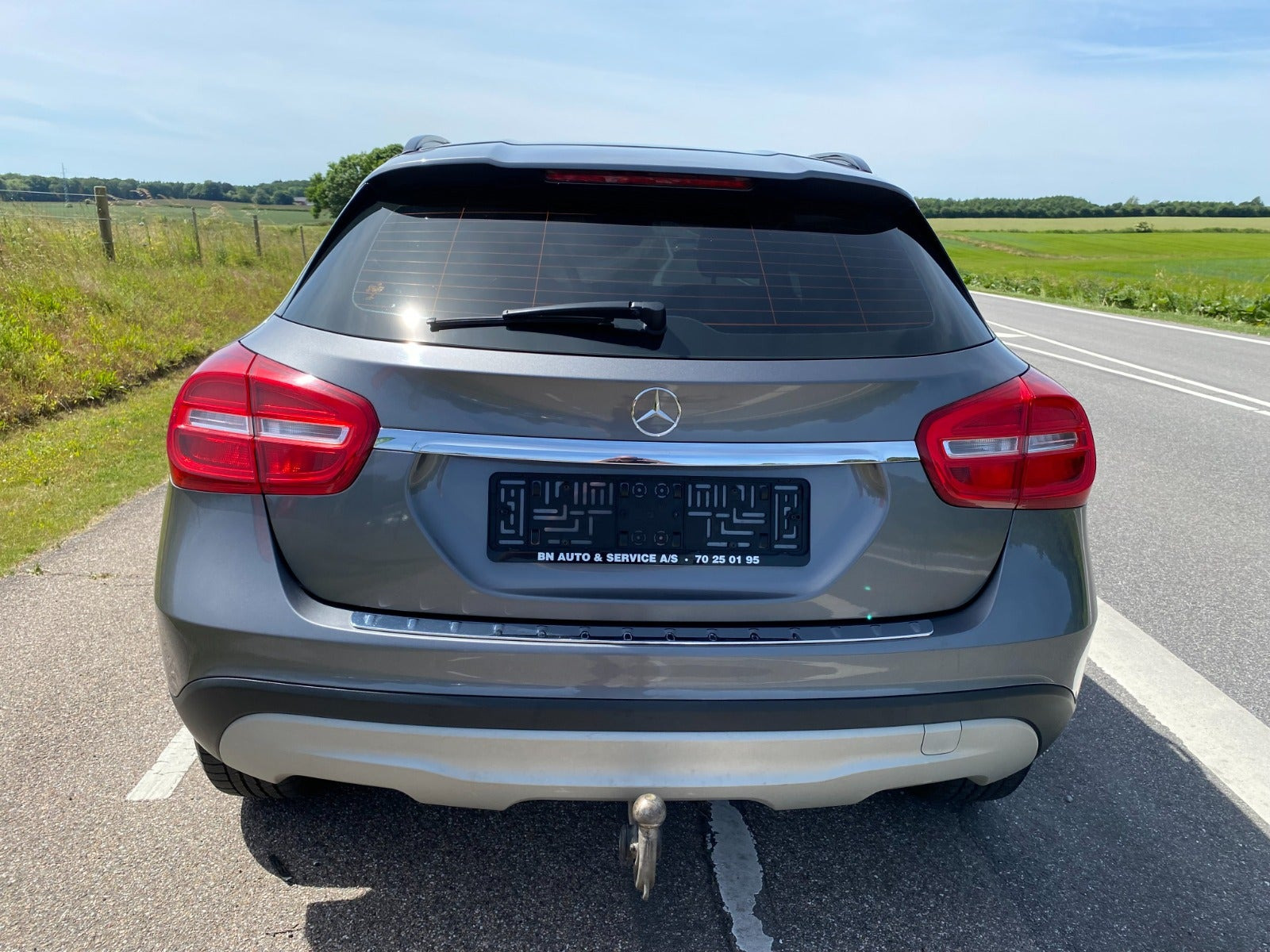Grå Mercedes GLA250 fra 2015