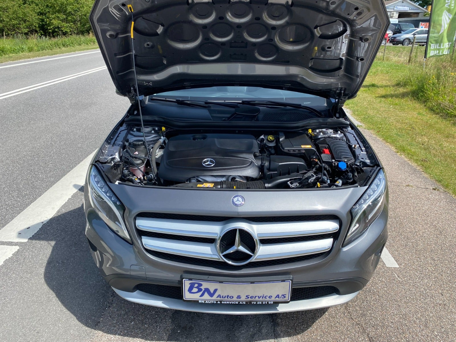 Grå Mercedes GLA250 fra 2015