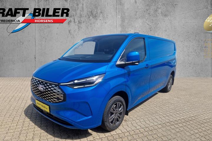 Blå Ford E-Transit Custom 340 L2 fra 2025 set udefra