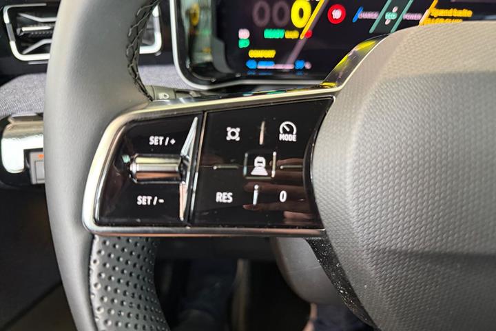 Gul Renault 5 E-Tech fra 2025