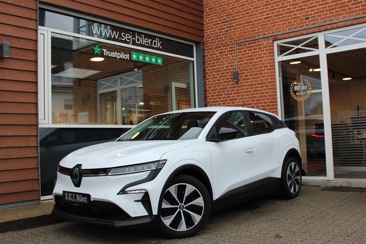 Hvid Renault Megane E-Tech fra 2022 set udefra