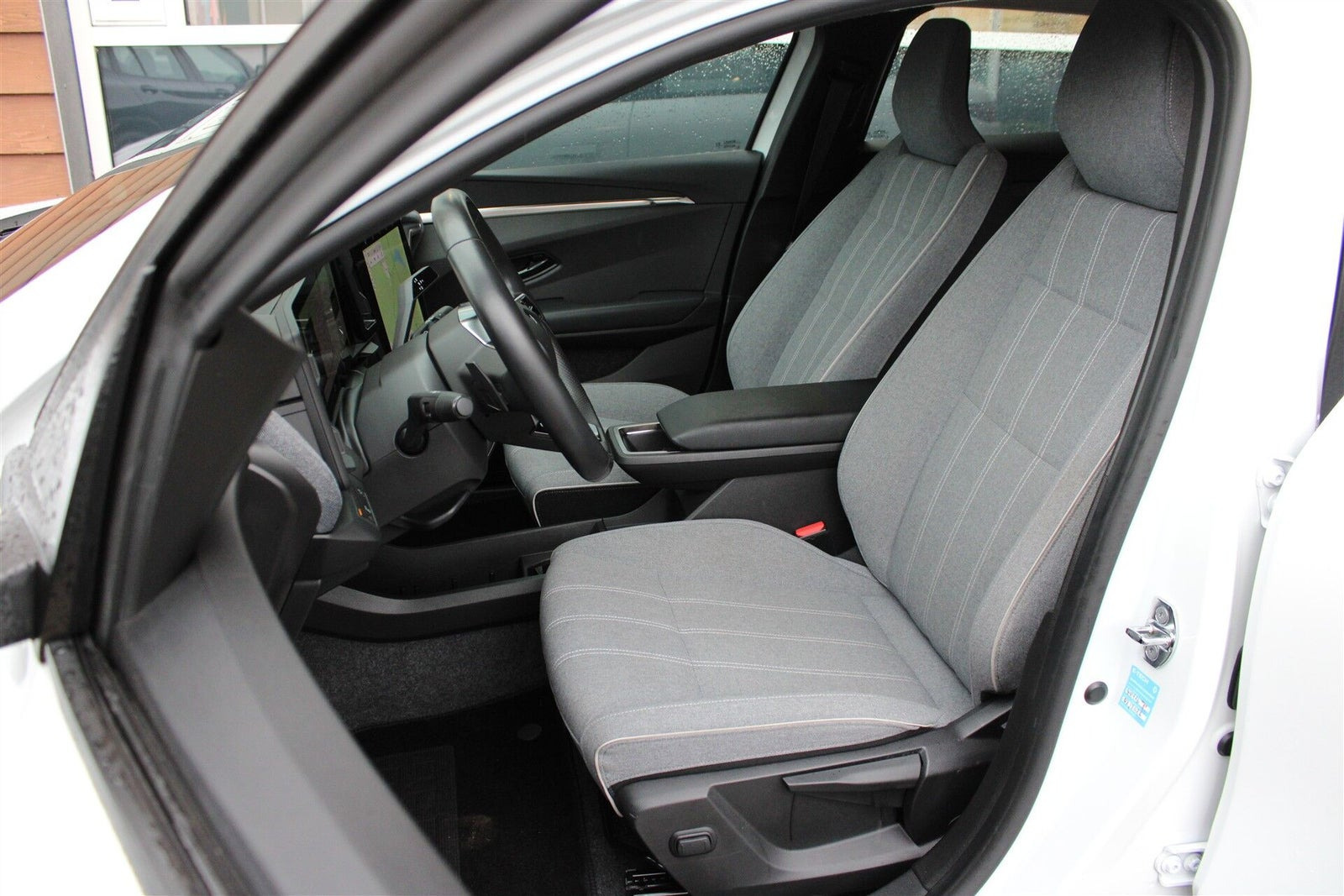 Hvid Renault Megane E-Tech fra 2022