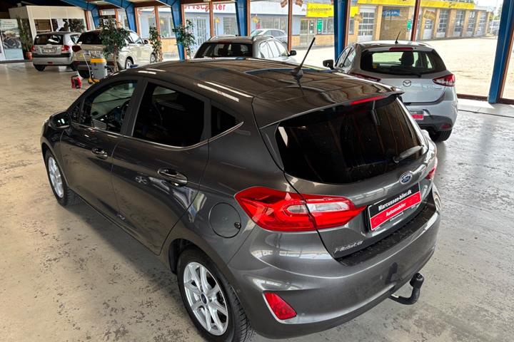 Grå Ford Fiesta fra 2019
