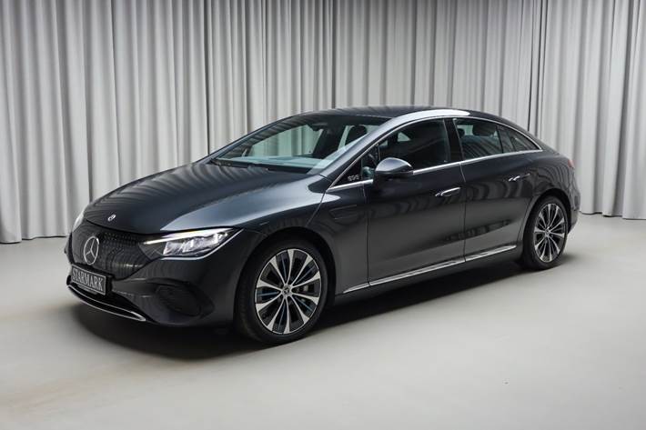 Grå Mercedes EQE350 fra 2024