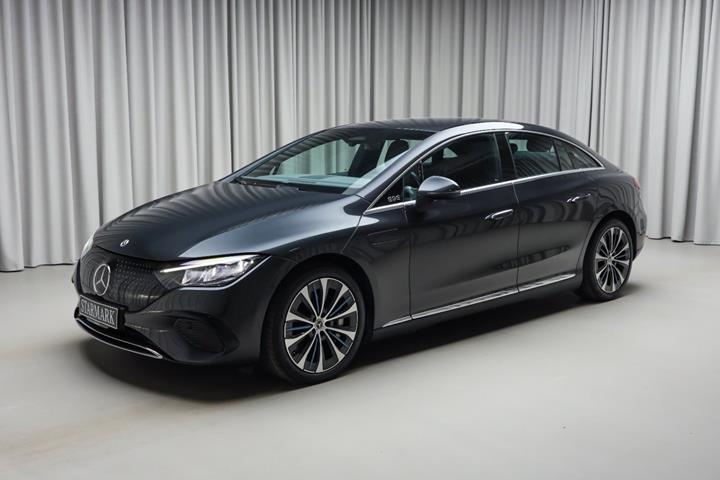 Grå Mercedes EQE350 fra 2024
