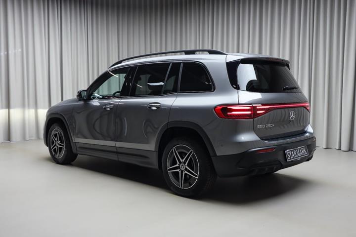 Grå Mercedes EQB250+ fra 2026
