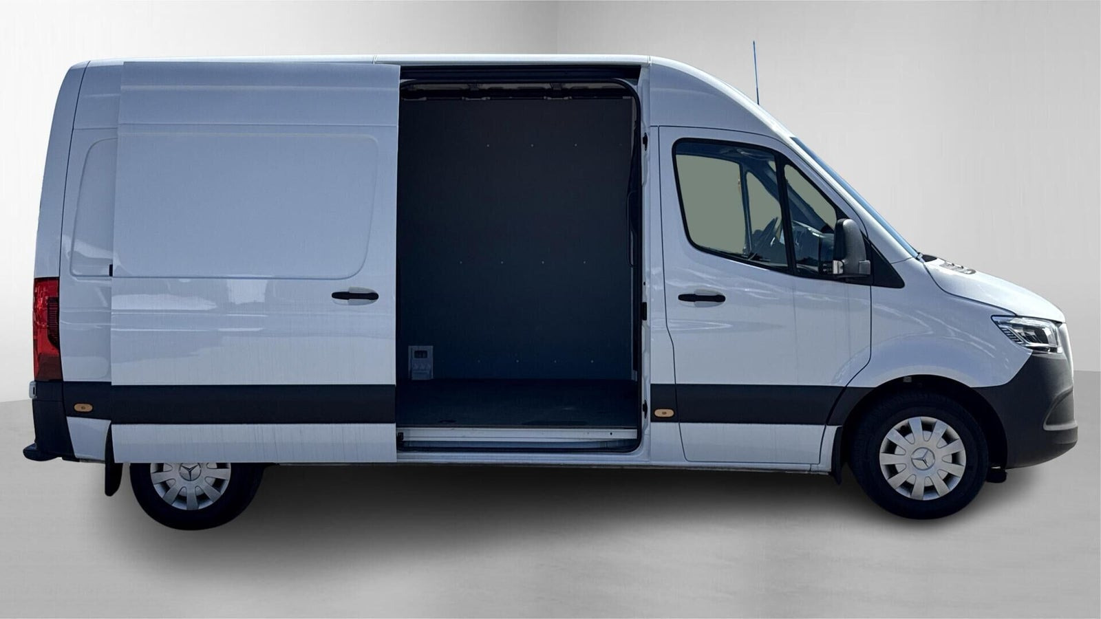 Hvid Mercedes Sprinter 215 fra 2023
