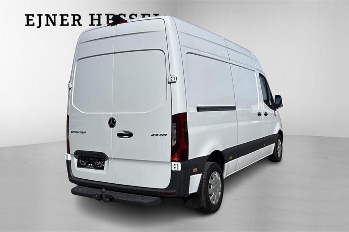 Hvid Mercedes Sprinter 215 fra 2023
