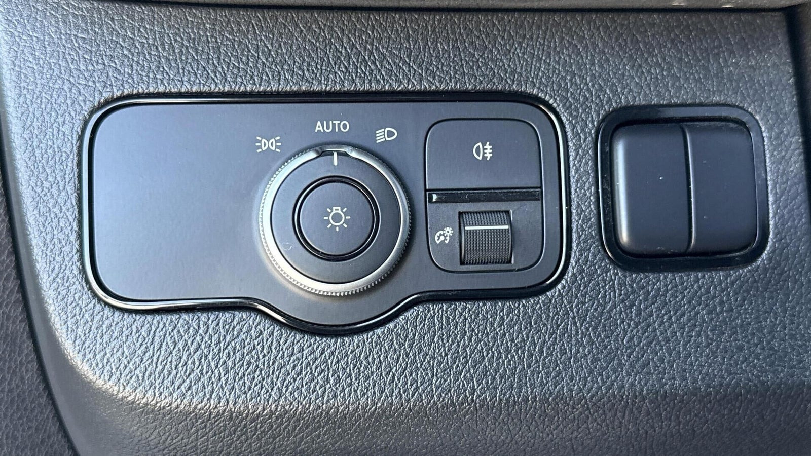 Hvid Mercedes Sprinter 215 fra 2023