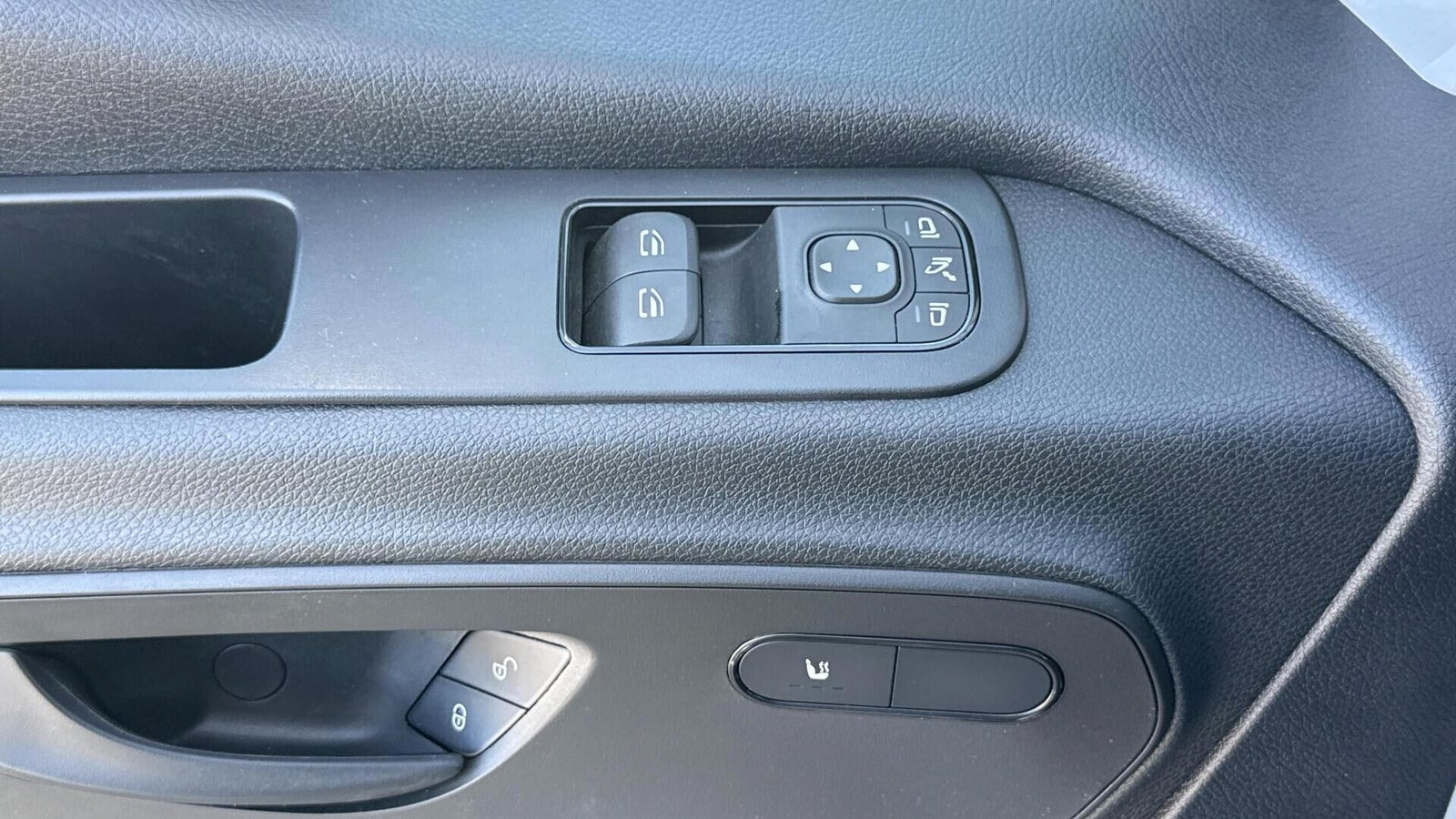 Hvid Mercedes Sprinter 215 fra 2023