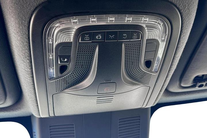 Hvid Mercedes Sprinter 215 fra 2023