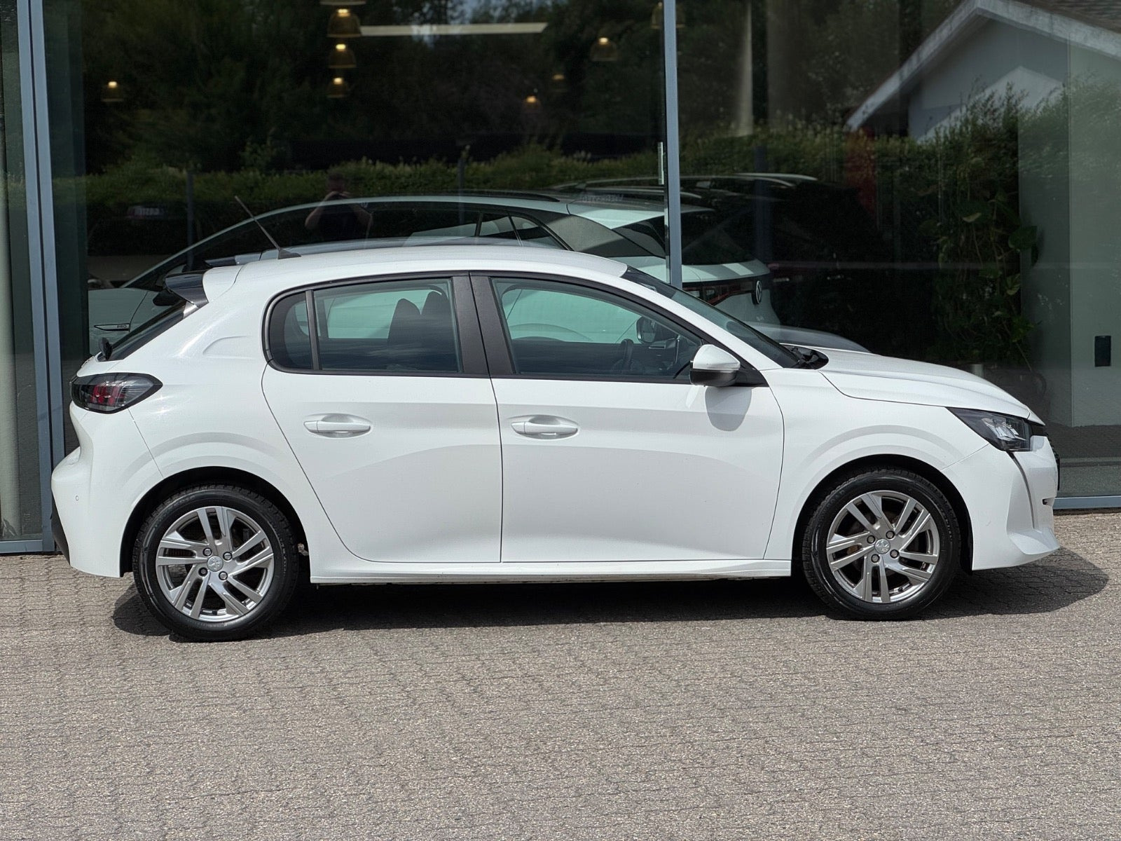 Hvid Peugeot 208 fra 2020