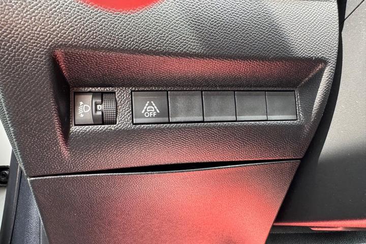 Hvid Peugeot 208 fra 2020