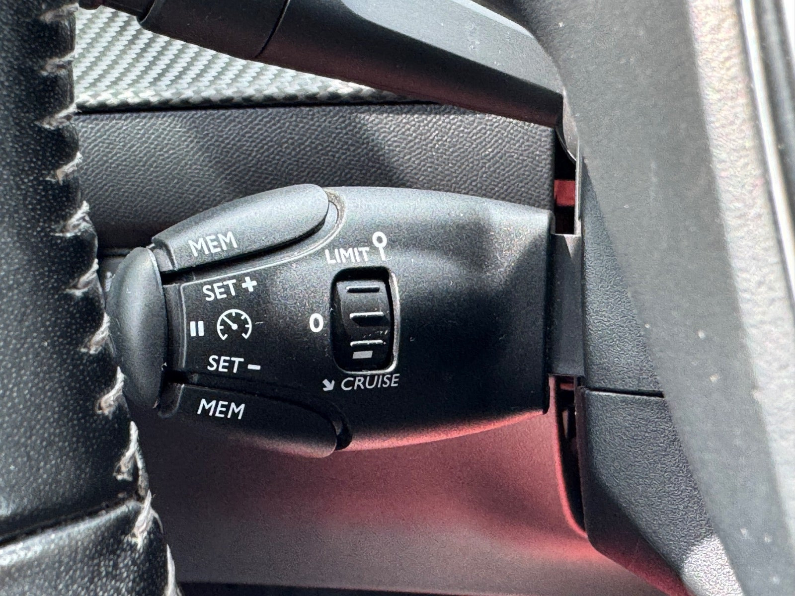 Hvid Peugeot 208 fra 2020