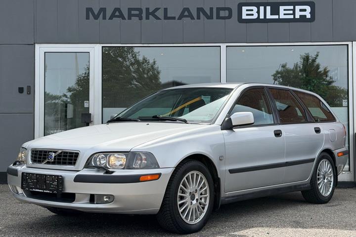 undefined Volvo V40 fra 2002 set udefra