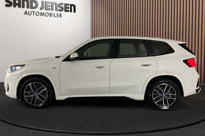 Hvid BMW iX1 fra 2024