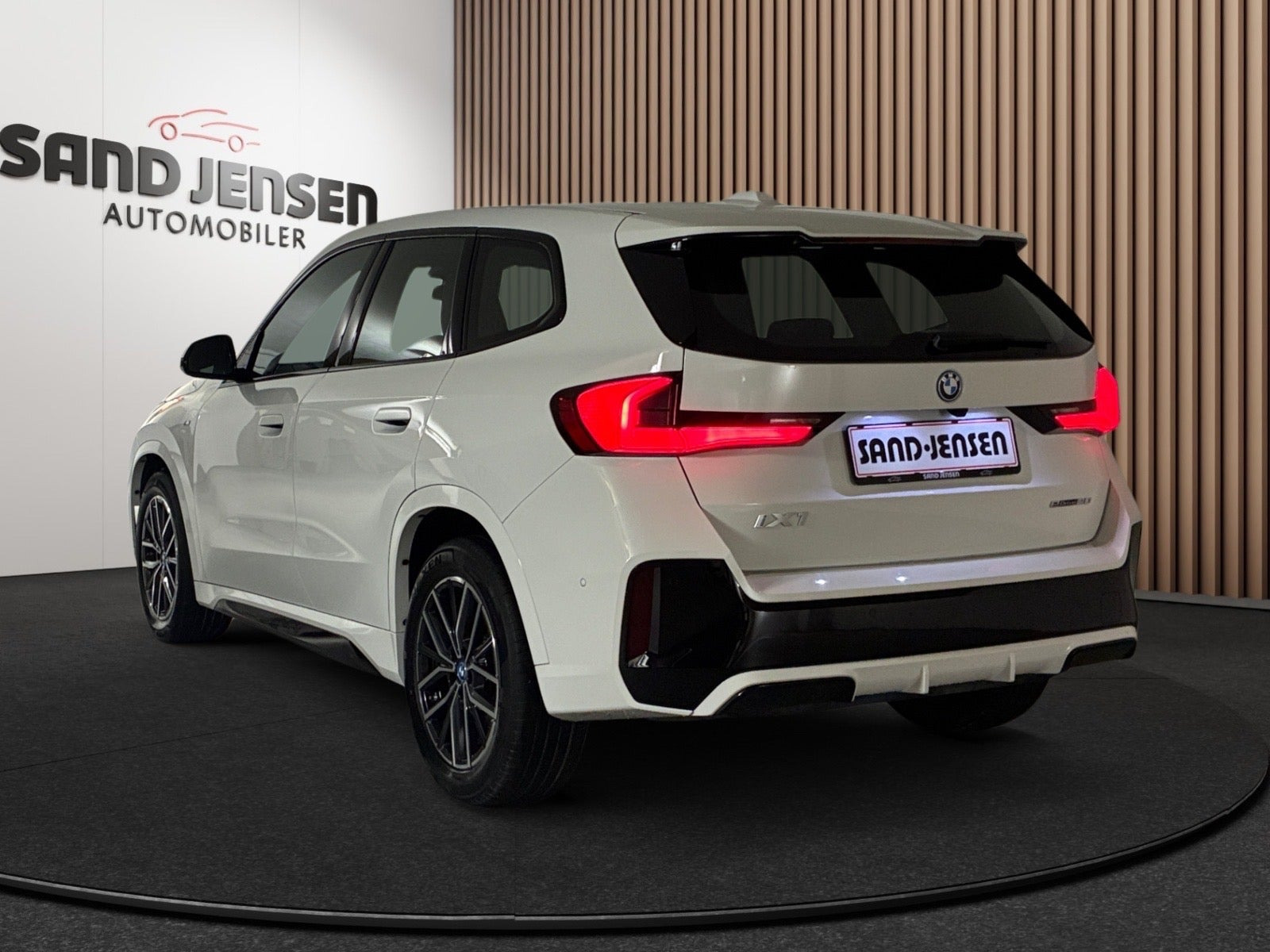 Hvid BMW iX1 fra 2024
