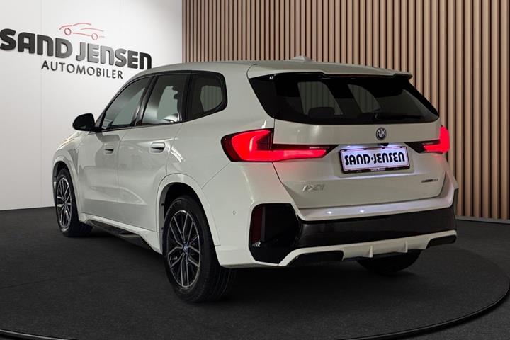 Hvid BMW iX1 fra 2024