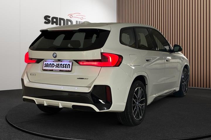 Hvid BMW iX1 fra 2024