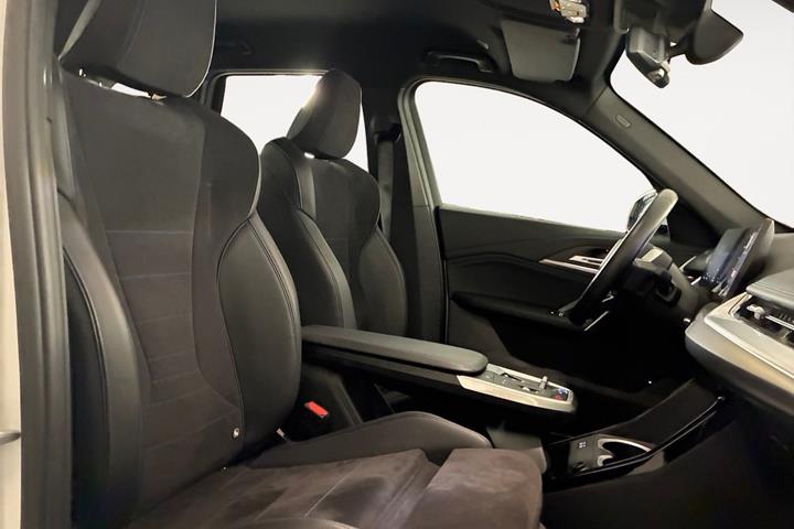 Hvid BMW iX1 fra 2024