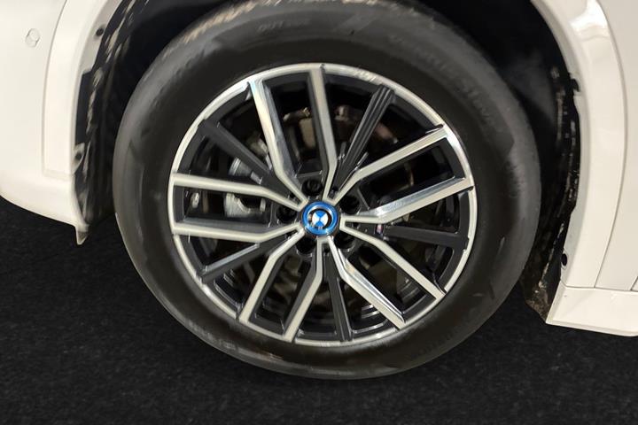 Hvid BMW iX1 fra 2024