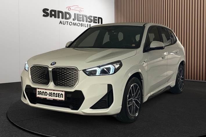 Hvid BMW iX1 fra 2024