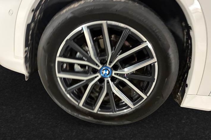 Hvid BMW iX1 fra 2024
