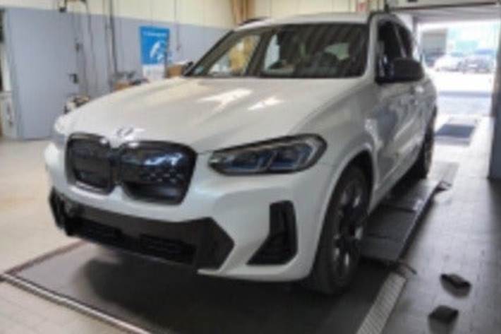 Hvid BMW iX3 fra 2023