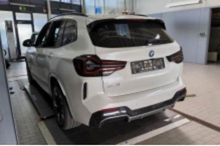Hvid BMW iX3 fra 2023