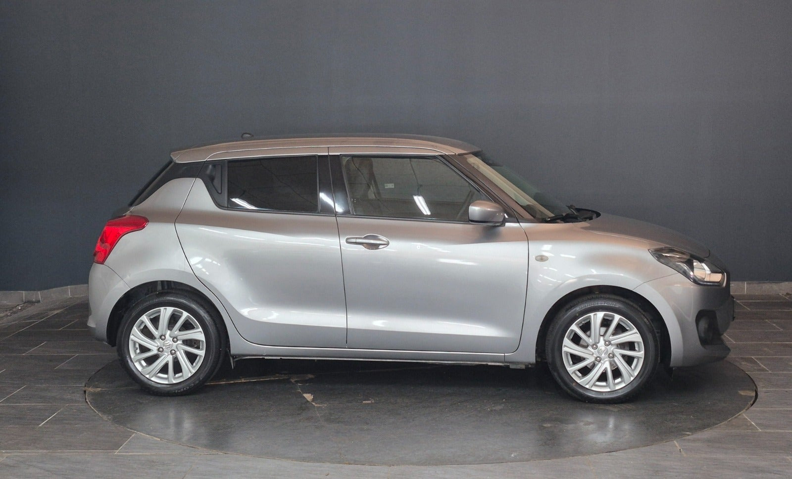 Sølv Suzuki Swift fra 2021