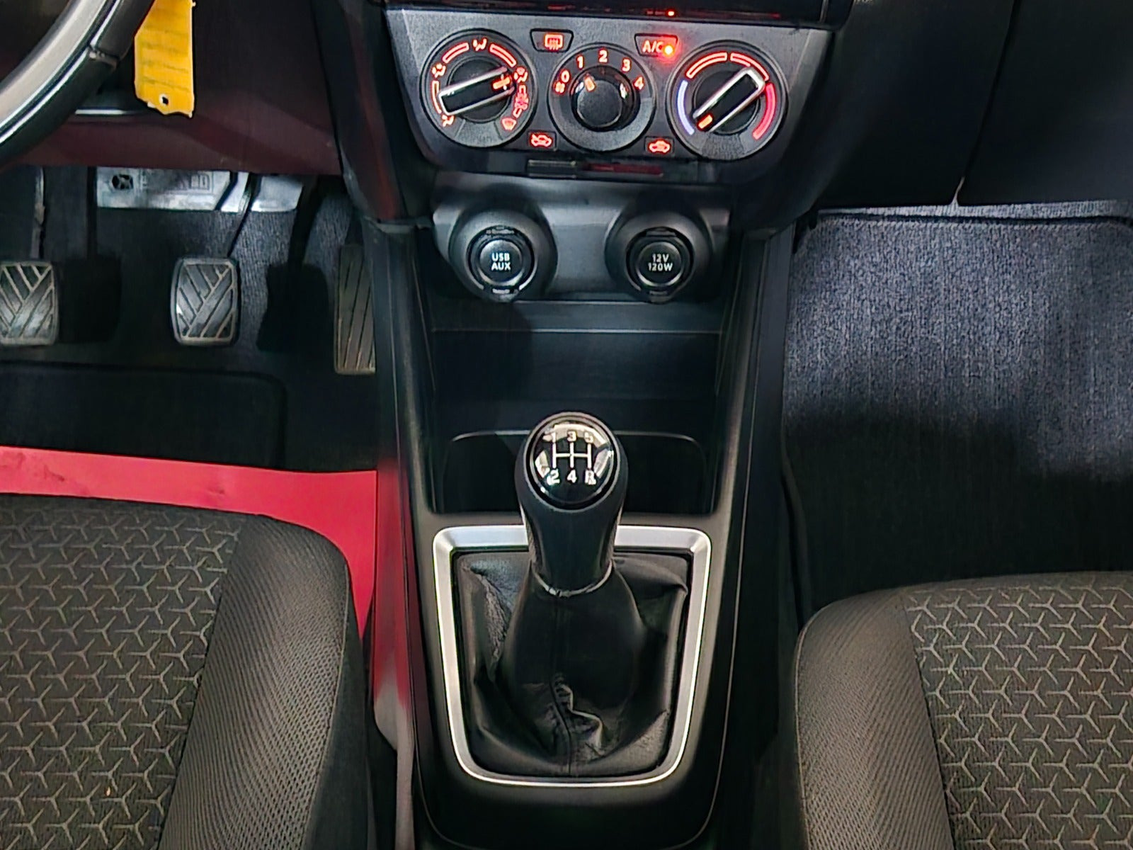 Sølv Suzuki Swift fra 2021