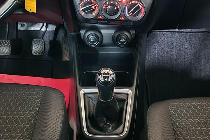 Sølv Suzuki Swift fra 2021