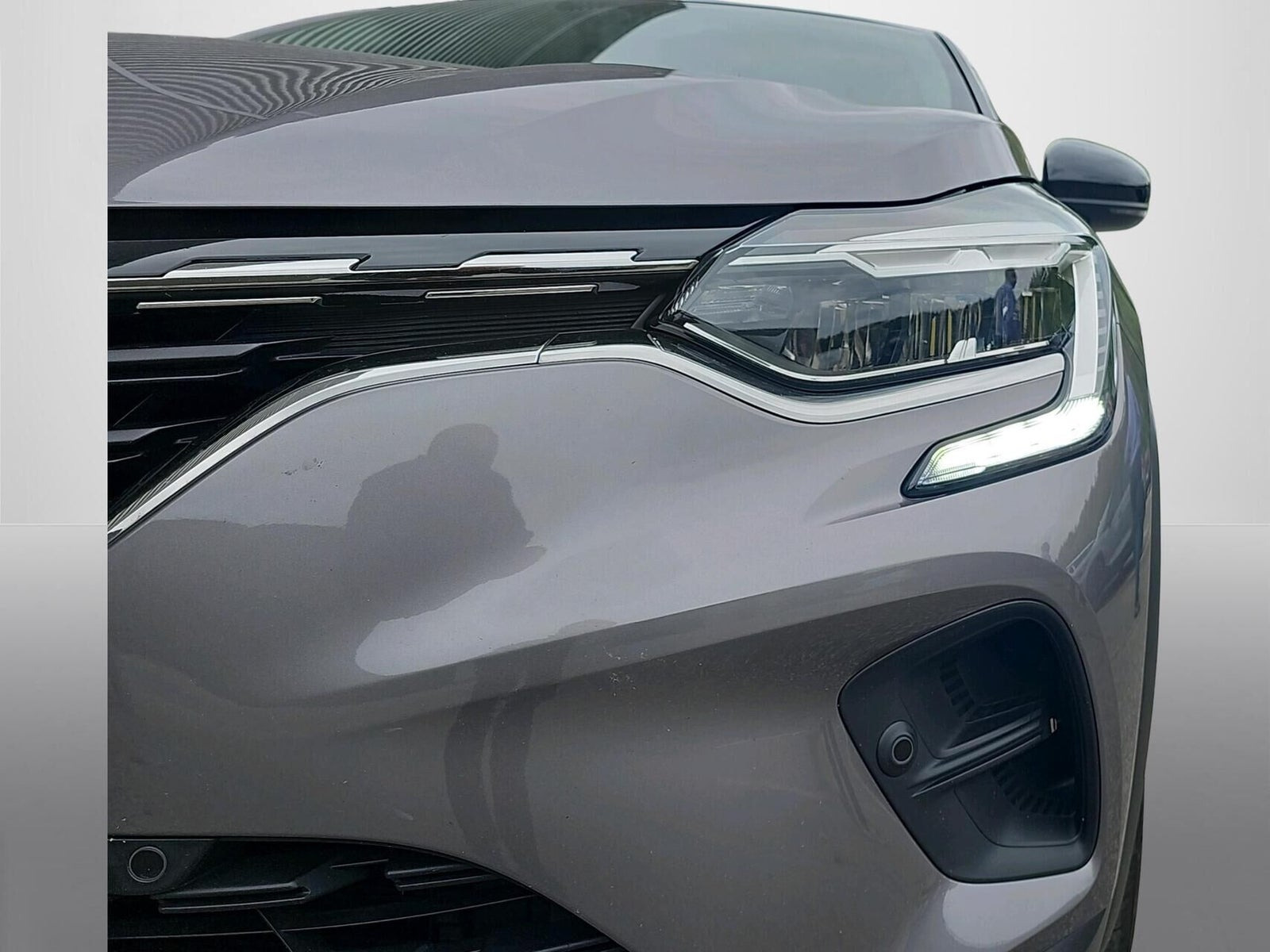Grå Renault Captur fra 2020