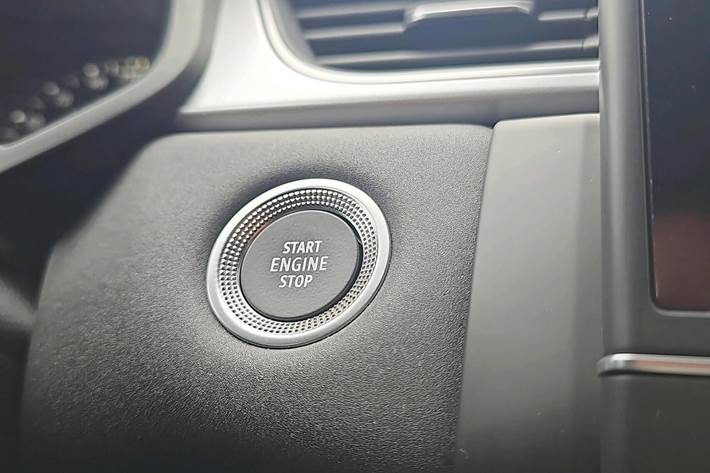 Grå Renault Captur fra 2020