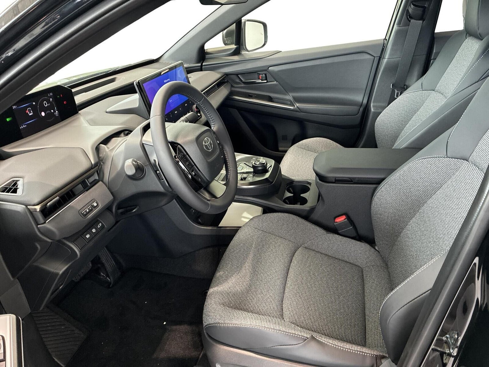 Sort Toyota BZ4X fra 2026