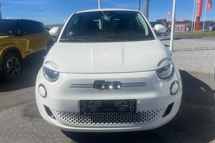 Hvid Fiat 500e fra 2023