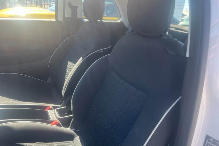 Hvid Fiat 500e fra 2023