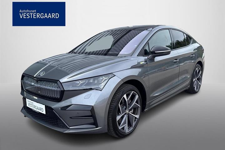 Grå Skoda Enyaq fra 2024 set udefra