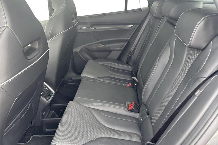 Grå Skoda Enyaq fra 2024