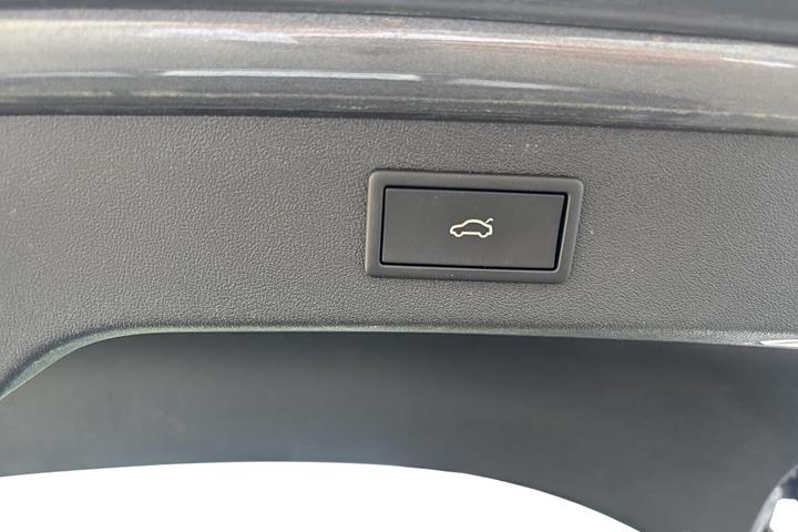 Grå Skoda Enyaq fra 2024