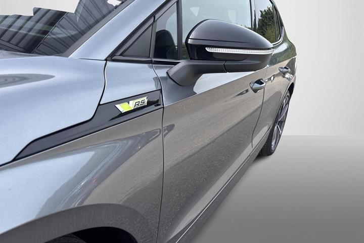 Grå Skoda Enyaq fra 2024