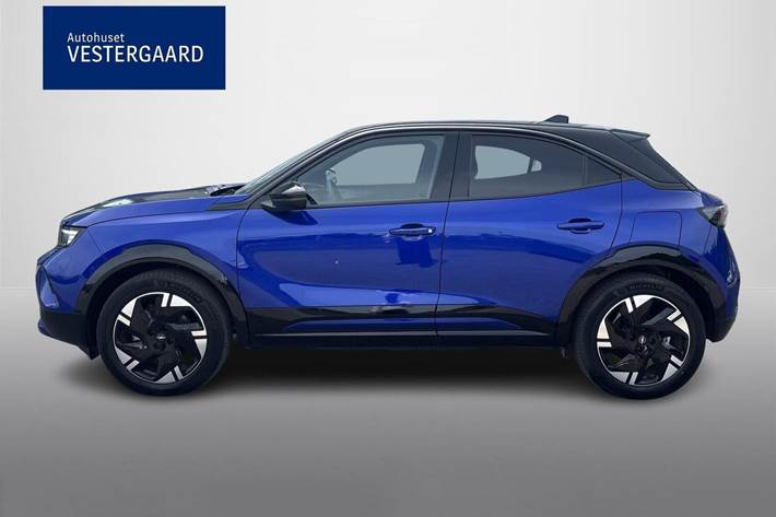 Blå Opel Mokka-e fra 2025